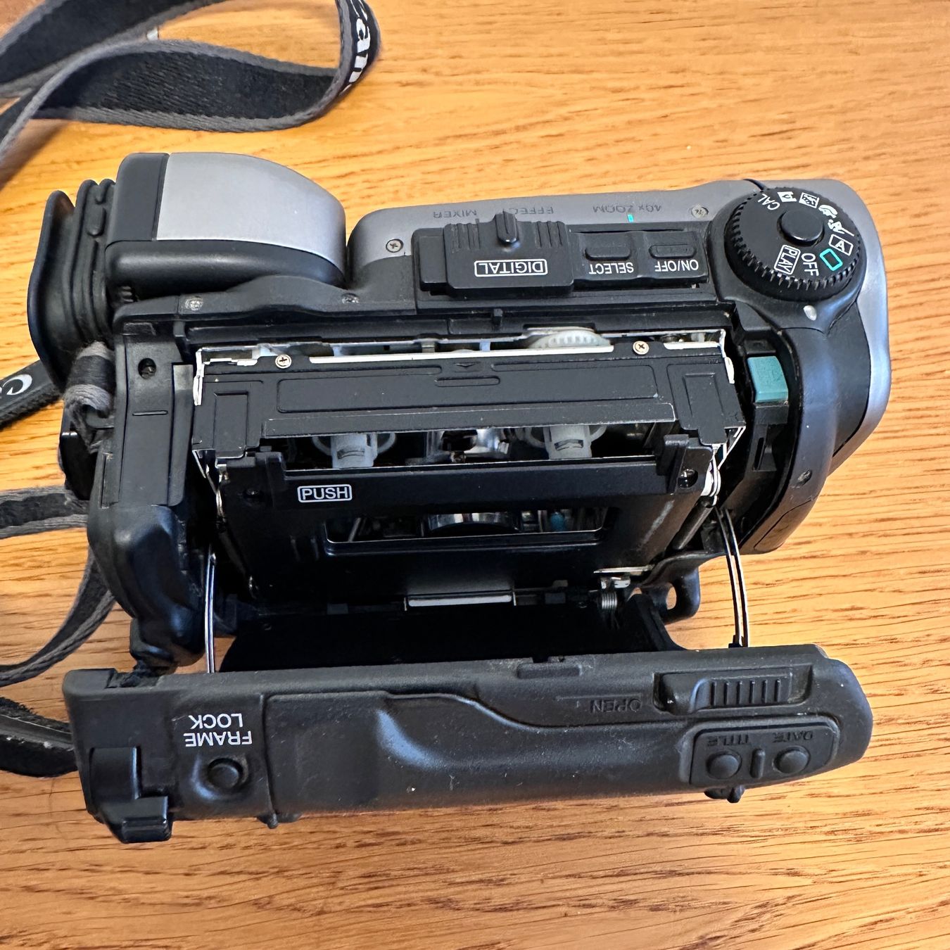 Canon Videocamere: Canon UC-X2 Hi Camcorder, 8mm – Usato da affoltern am albis venduto da bakee 1