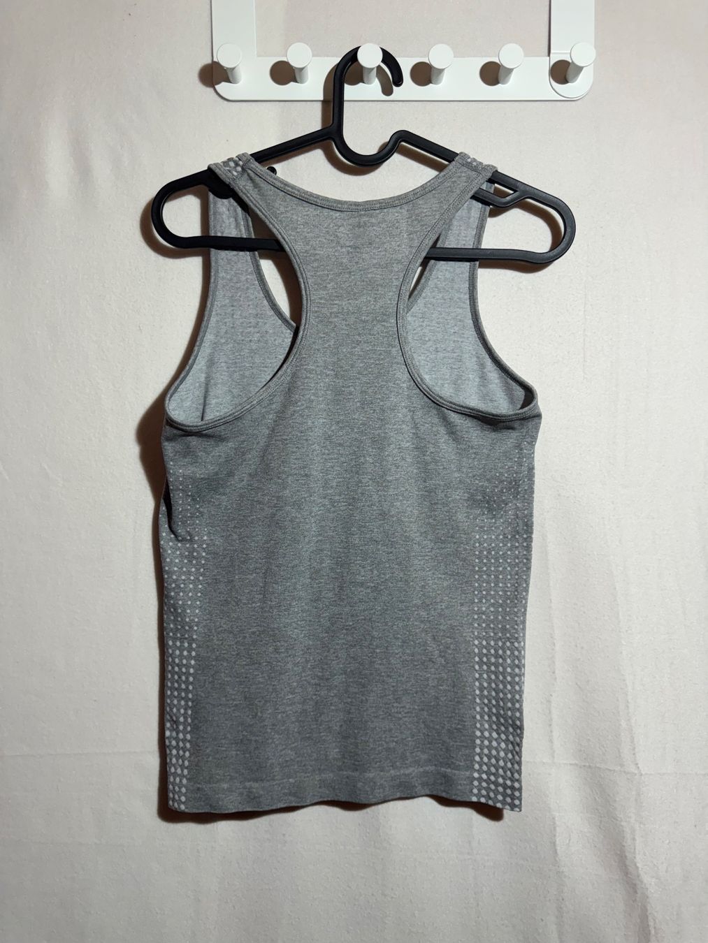 Top: Graues Tanktop von Work out Gr. 34/36 – Usato da Grosswangen venduto da SALE_SALE_SALE 4