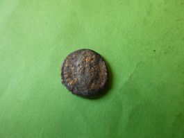uralte Bronzemünze    16 mm     3.18 g