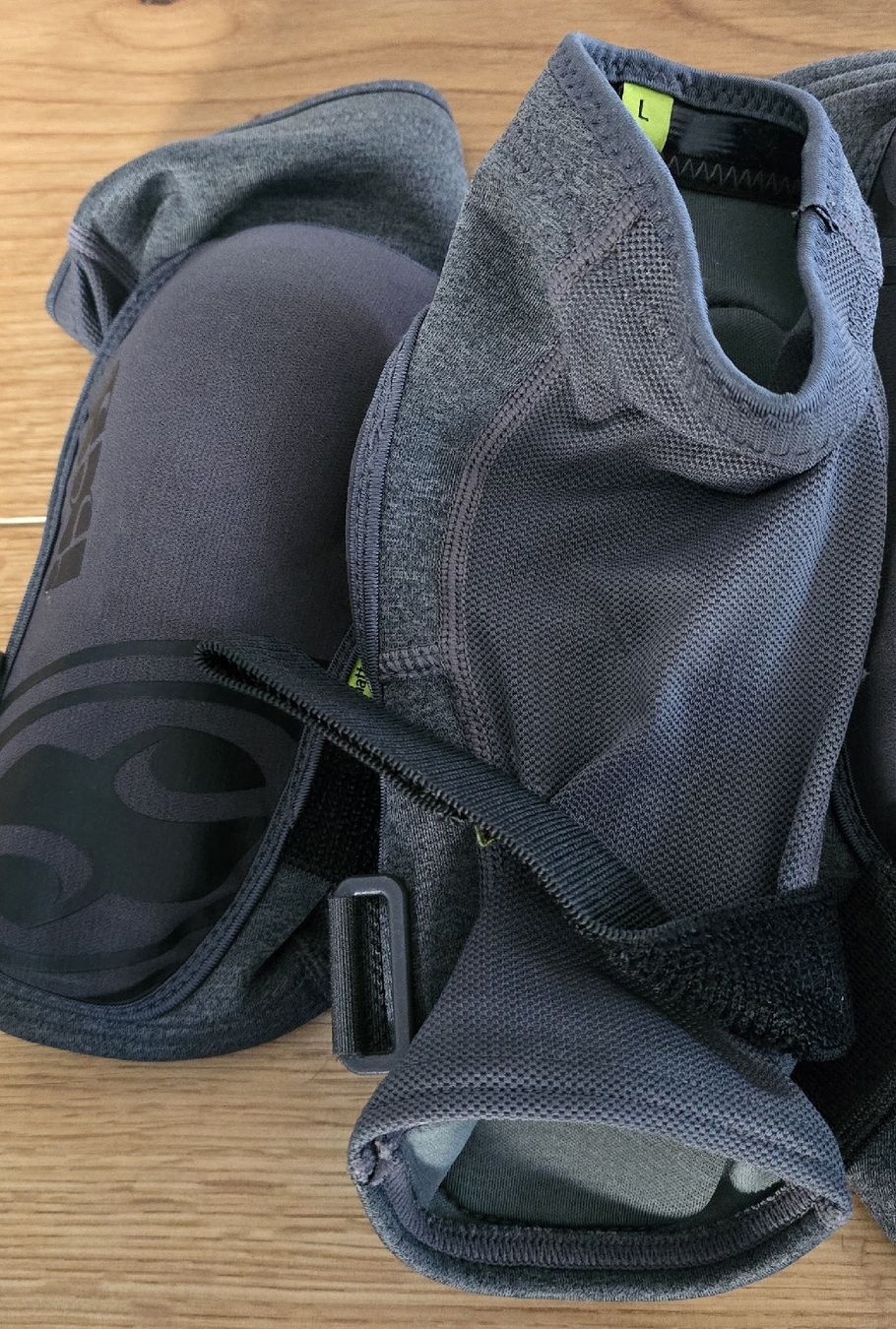 IXS Protezioni & Imbottiture: Knie und Ellbogenschoner – Nuovo (secondo la descrizione) da Ueberstorf venduto da andrea898 1