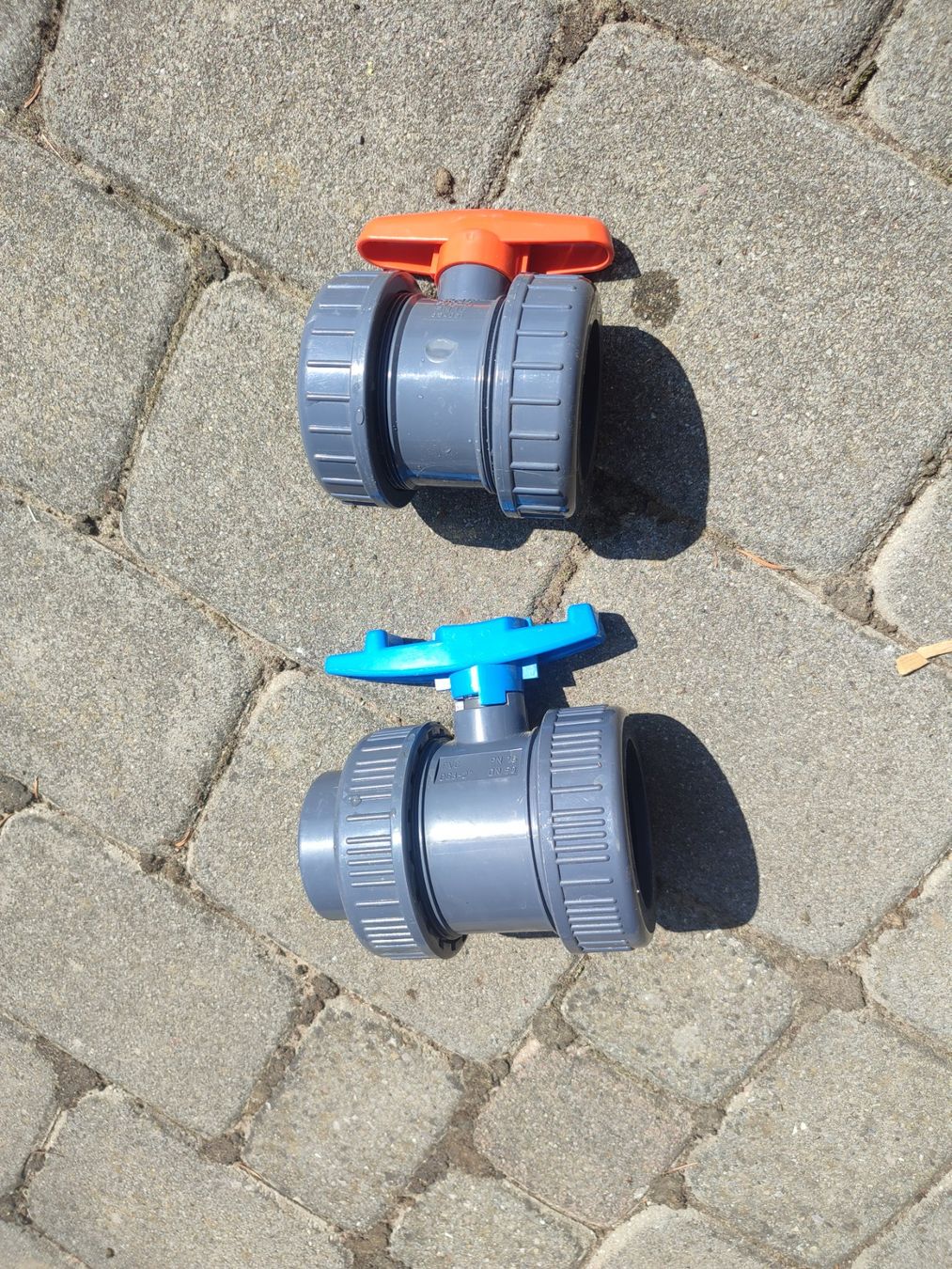 Rubinetteria: 2 PVC Kugelhahnen 50 und 40 mm – Usato da Hüswil venduto da benigreen01