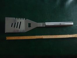 Grillwender mit Flaschenöffner aus Edelstahl