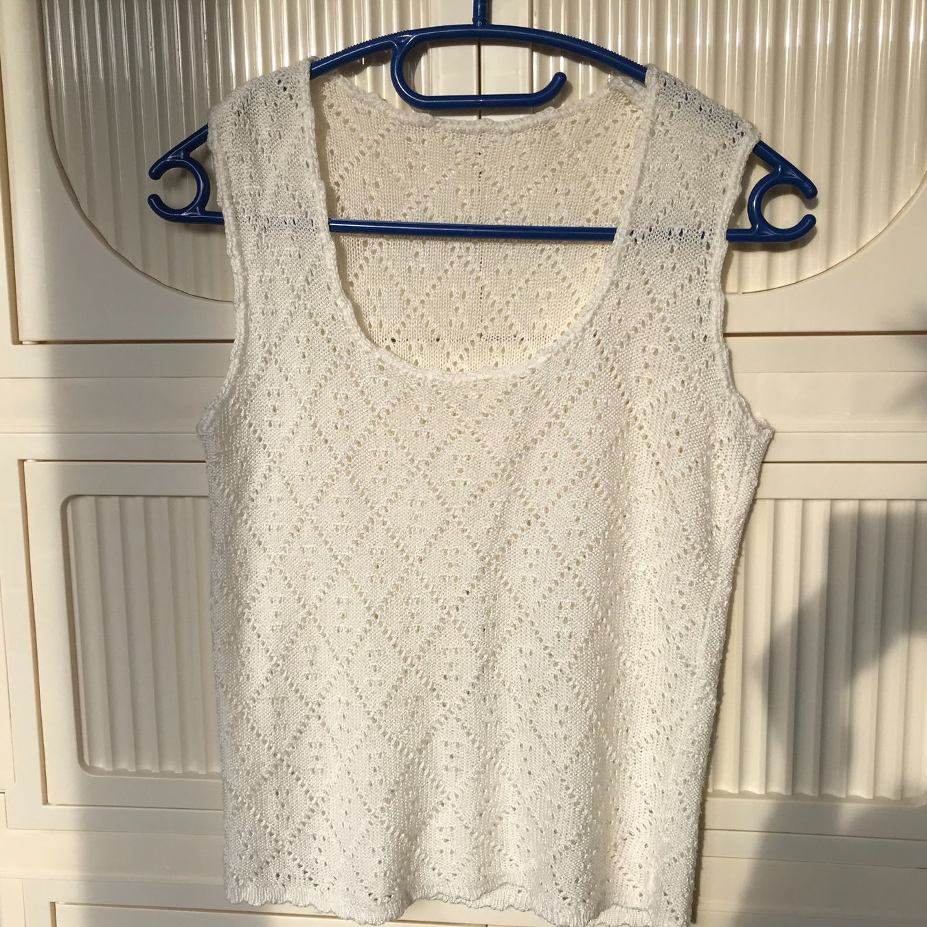 Tops: Weisses Stricktop, ärmellos, Grösse S – Gebraucht aus Brunnenthal von Eco07