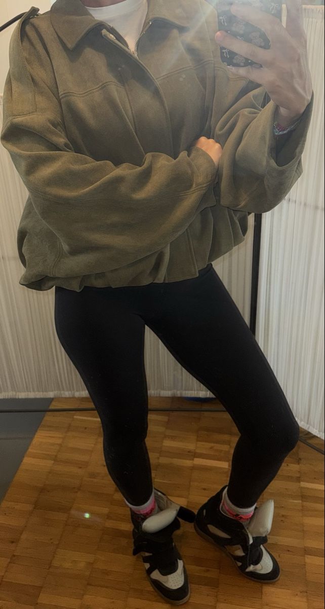 Zara Jacken: Zara Bomberjacke – Gebraucht aus Obfelden von cesarina10 1