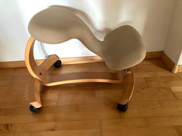 Kniestuhl - wie neu - mocca/caramel - Farbe