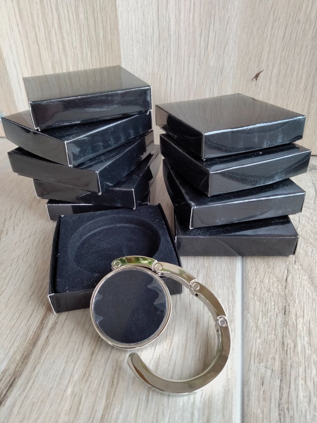 Altri accessori da donna: Baghanger / Handtaschenhalter 10 Stück – Nuovo e nell'imballaggio originale da Oberwil-Dägerlen venduto da box7