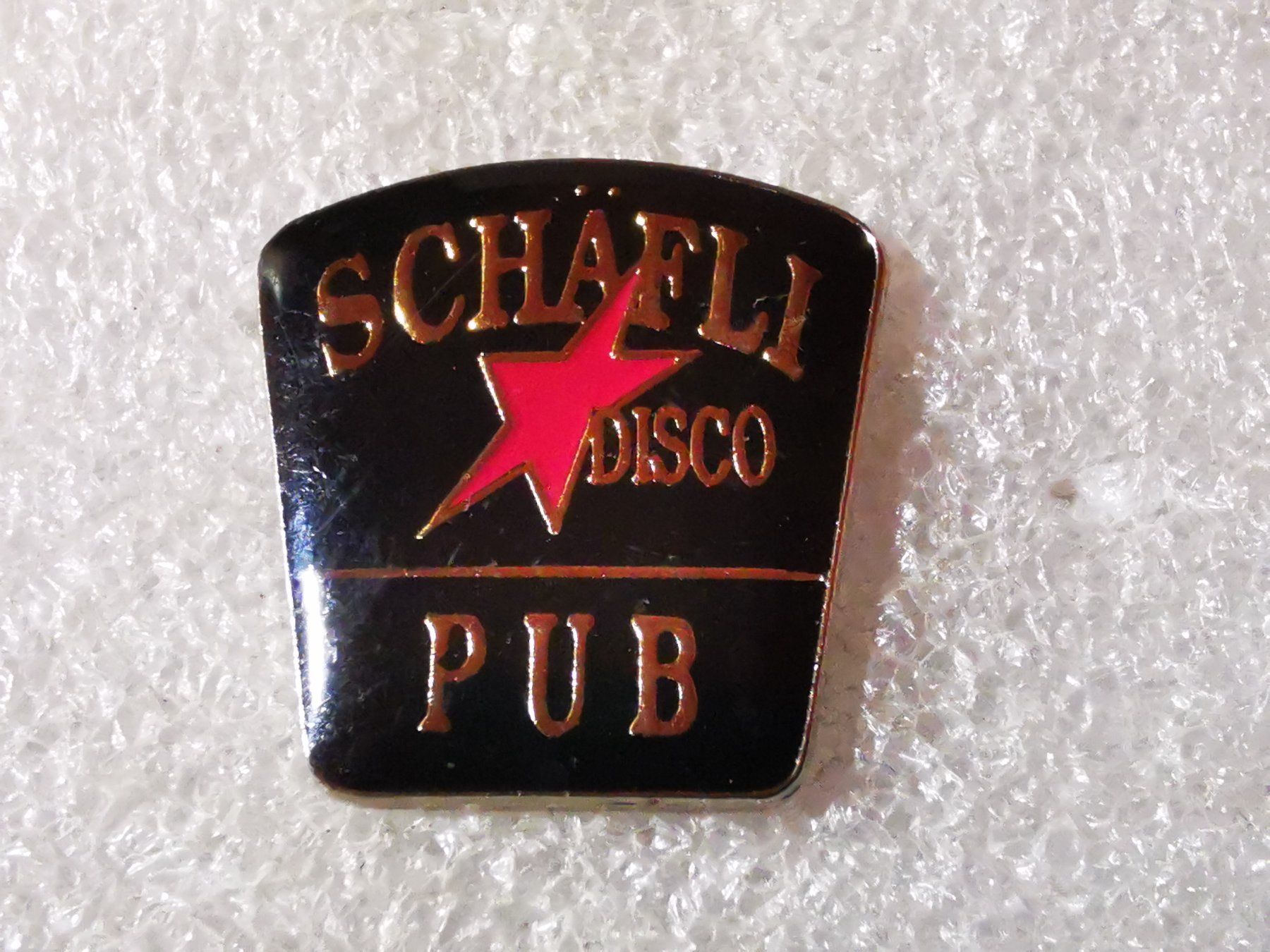 Plaquettes & Badges: Ansteckpin 63: Schäfli Disco Pub – D'occasion à Oppligen par Pin-Fall-Shop