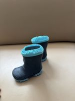 Kids blue rain boot size 20 very good condition