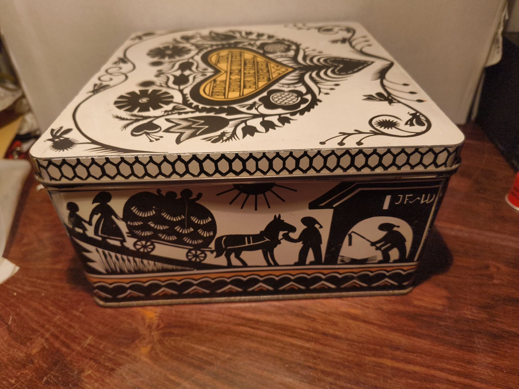 Tutte le decorazioni: antike Läckerli Huus Blechdose Basel Scherenschnitt Deko – Usato da stettlen venduto da VintageBern_ch