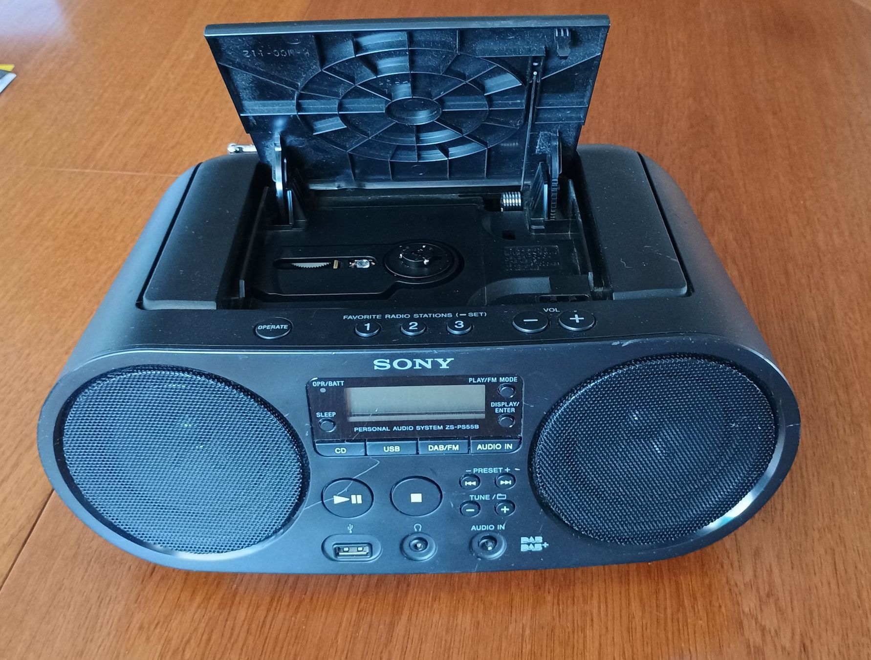 Sony Lettore multimediale & Streamer: SONY DAB+ & FM, CD/MP3, USB, Aux-in, kleiner "Ghettoblaster" – Usato da Dietikon venduto da esOctopus 1