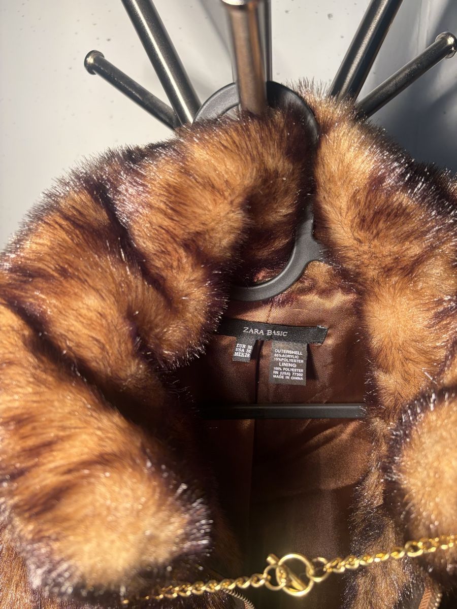 Jacken: Zara Basic Kunstfelljacke braun Grösse M  – Gebraucht aus Büsserach von SalebyGianni 1