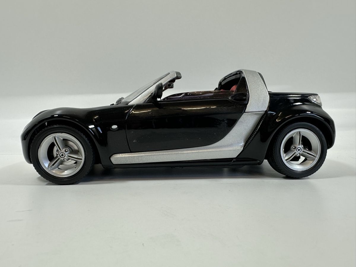 Bburago Modellautos: Smart Roadster 1:18, schwarz, BBURAGO – Gebraucht aus Zofingen von rf9_x2xt 2