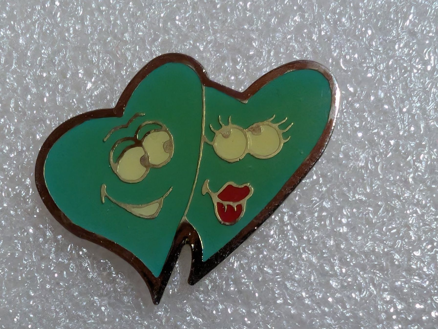 Plaketten & Abzeichen: Ansteckpin 255: Herzen – Gebraucht aus Oppligen von Pin-Fall-Shop
