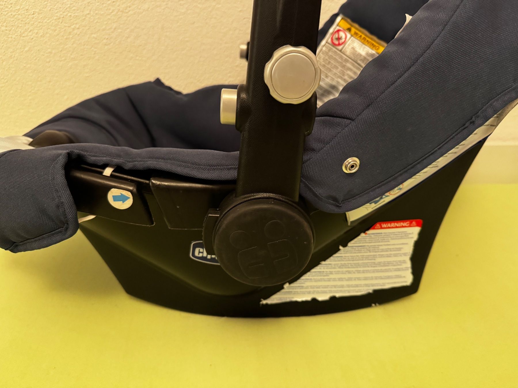 Chicco Seggiolini per auto: Chicco Babyschale / Kindertrage Auto-Kindersitz inDunkelblau – Usato da Grossdietwil venduto da RSW032 6