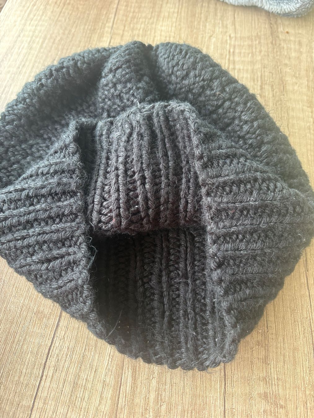 Chapeaux, bonnets & casquettes: Strickmütze Schwarz – D'occasion à Schübelbach par S1CH 1