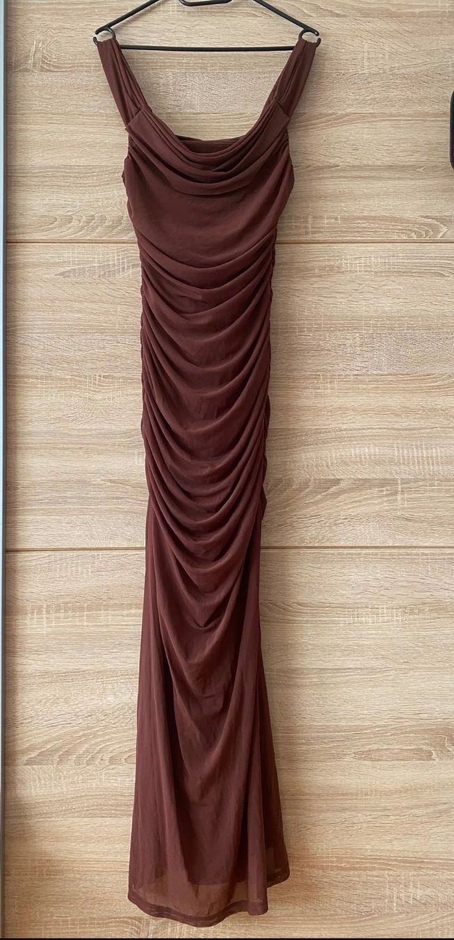 Robes: Robe longue drapee marron – Neuf (Voir description) à Montreux par Izapeche811