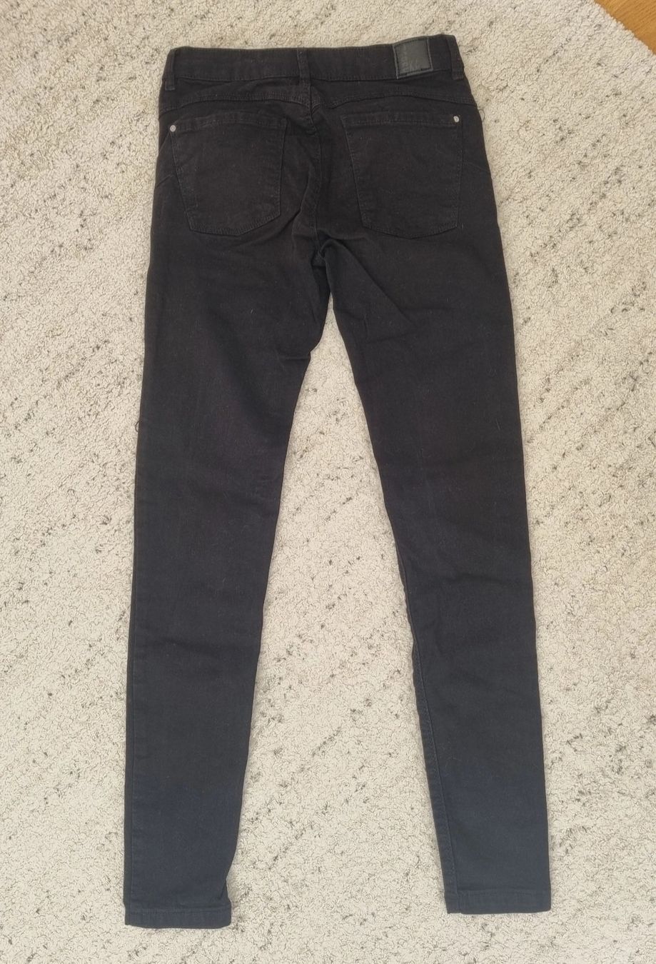 Bershka Jeans: Jeans noir "Bershka" taille 34 – Usato da Vevey venduto da Renka2011 2