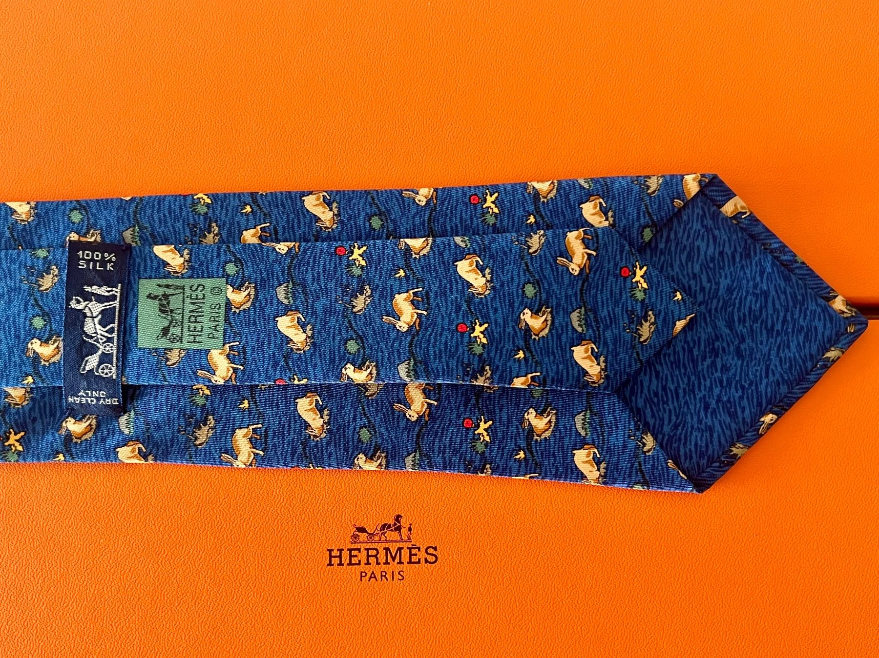 Hermès Krawatten: Cravate HERMES-Paris „Explorer Rabbit" - avec box original – Neu (gemäss Beschreibung) aus Le Mont-sur-Lausanne von luxurylover 2