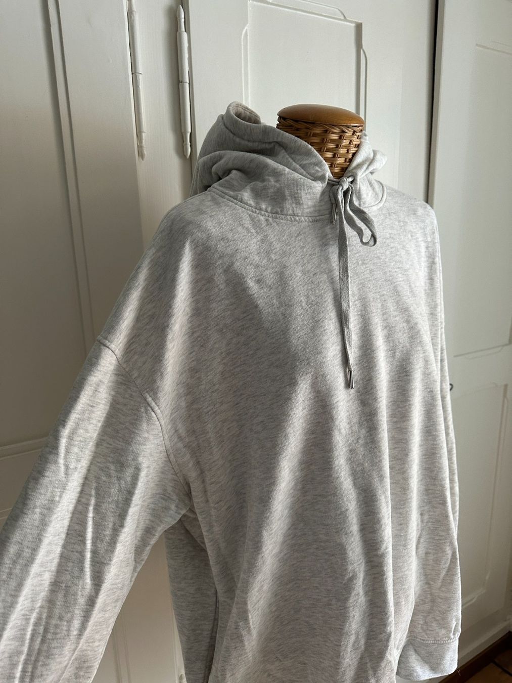 H&M Pullover & Sweatshirts: Hoodie Sweatshirt hellgrau meliert oversized M – Gebraucht aus Zürich von Diazaio 1