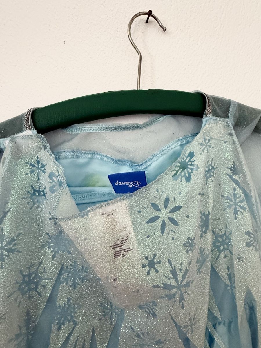 Costumi:  Elsa Kostüm disney – Usato da Chur venduto da Tsambiko 2