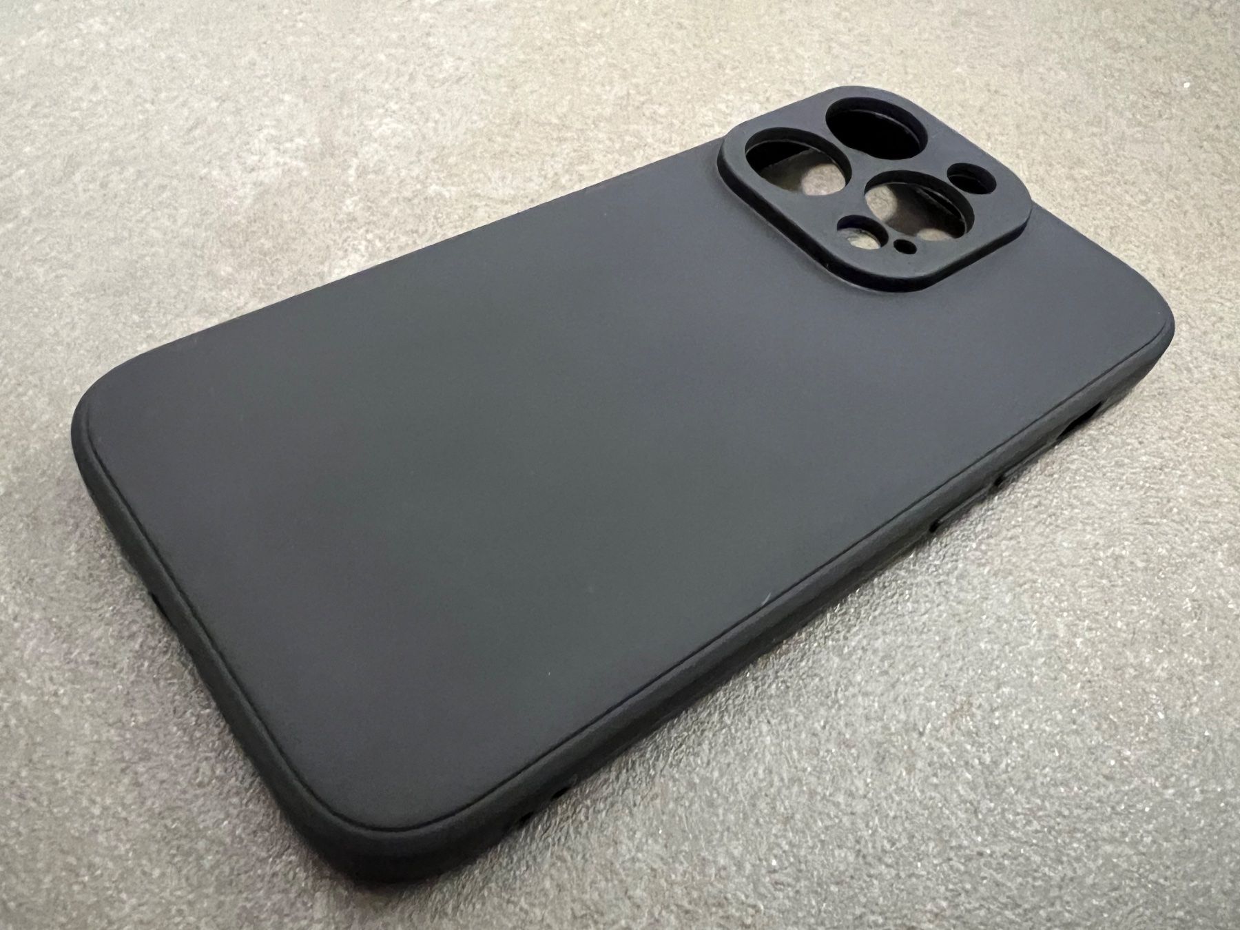 Apple Telefoni cellulari / Smartphones: Schwarze Silikonhülle IPhone 14Pro – Nuovo (secondo la descrizione) da Altendorf venduto da wqv_97