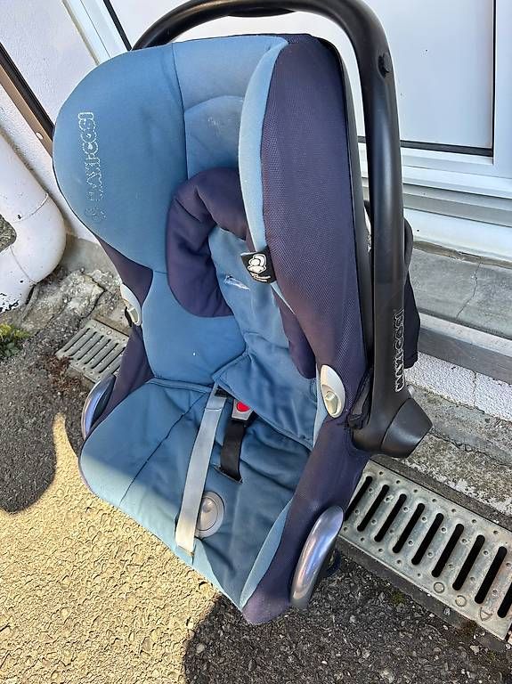 Seggiolini per auto: MaxiCosi – Usato da Châtillon FR venduto da riocavalli