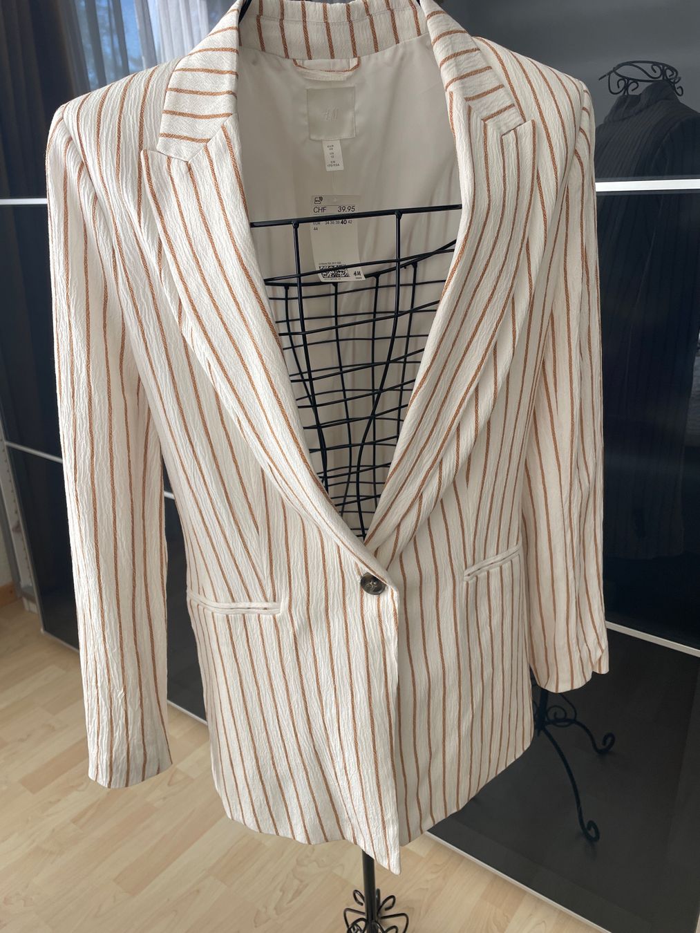 H&M Giacche: Neuer Blazer von H&M Gr.40 – Nuovo (secondo la descrizione) da Obfelden venduto da 3zwerge 1