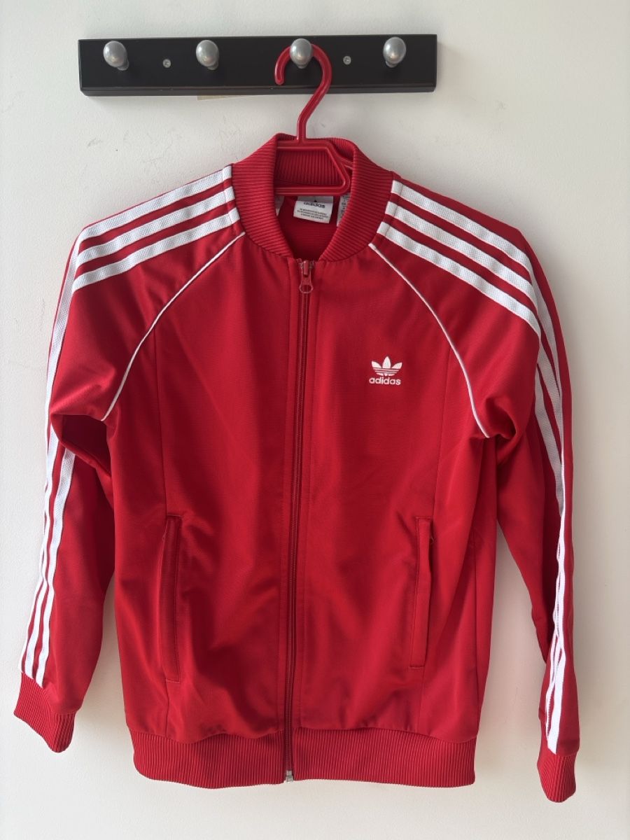Adidas Jacken & Mäntel: Veste Adidas Rouge Taille 11-12 ans – Gebraucht aus Sion von tchana77