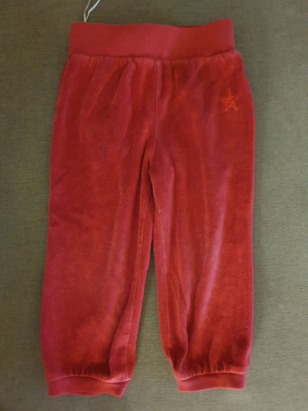 Kleiderpakete & -sets: Roter Smile Velours Trainingsanzug Gr. 92 – Gebraucht aus Thun von Reb80 2