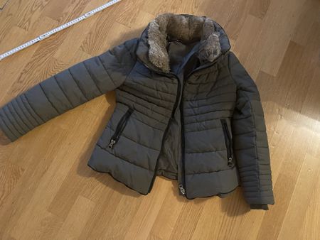 Jacke /Warme Winterjacke Gr. S mit abnehmbarem Pelzkragen