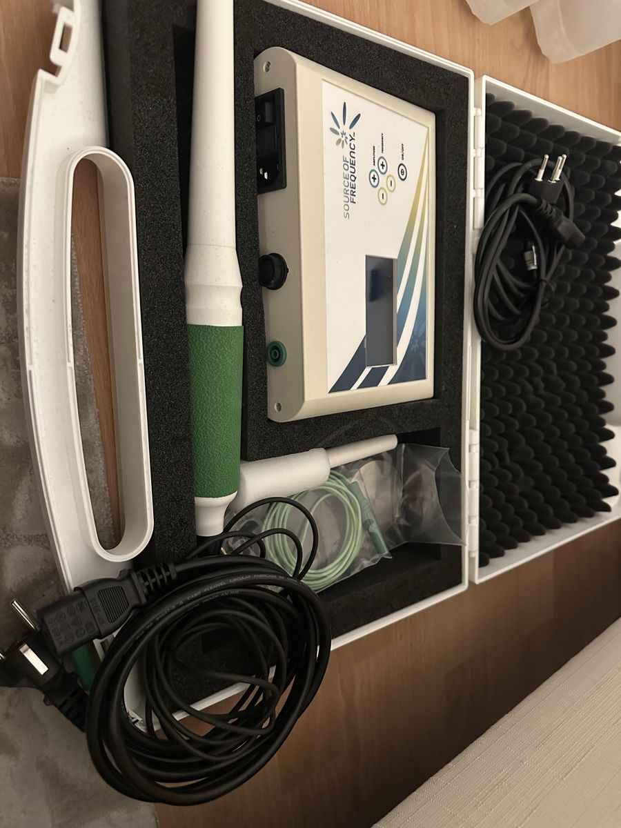 Dispositivi per massaggi: Frequency therapy device with probes and electrodes – Nuovo (secondo la descrizione) da zug venduto da iir
