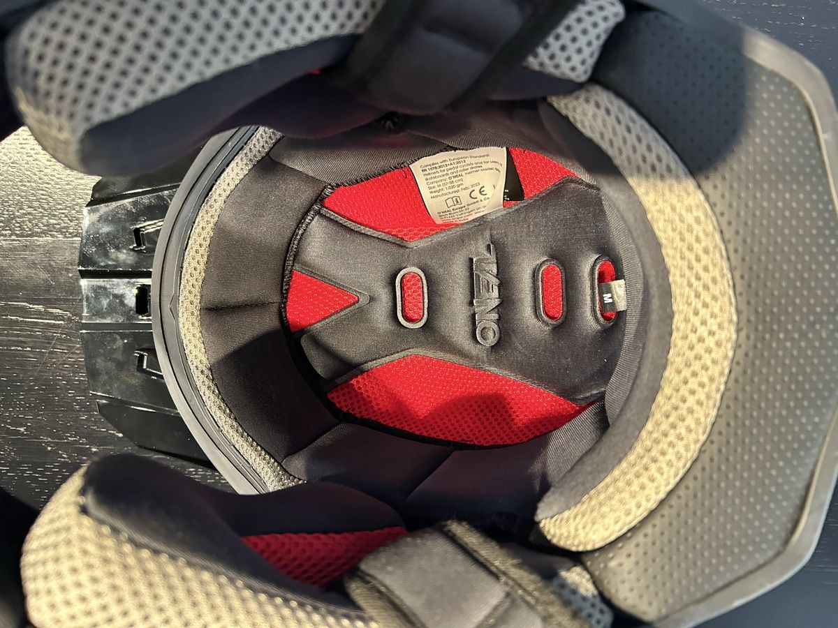 Caschi: Downhill Bikehelm  – Usato da Uster venduto da cap_nlx5 3