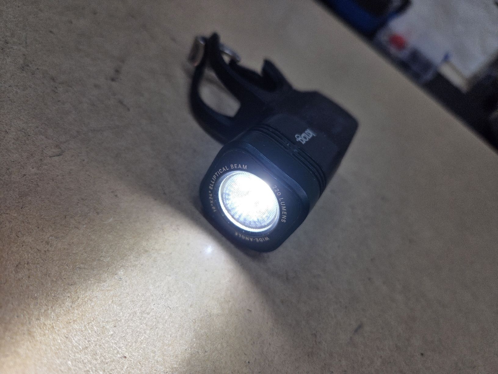 Pezzi di ricambio: Knog Blinder ARC 220 Frontlicht USB, 220 Lumen – Usato da Zug venduto da olx_5shp 2
