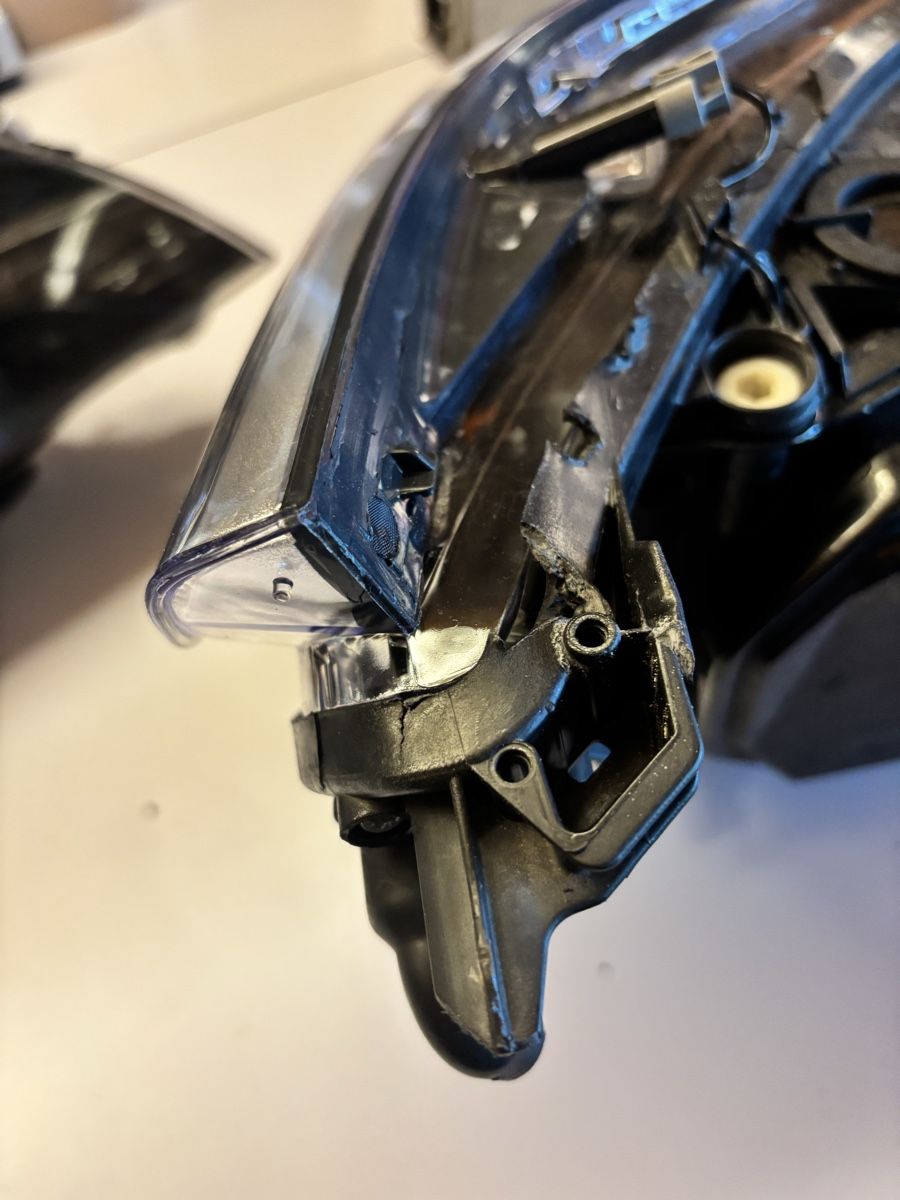 BMW Fari: BMW E60 LCI Scheinwerfer Xenon defekt – Difettoso da Triesen venduto da tobia1288 4