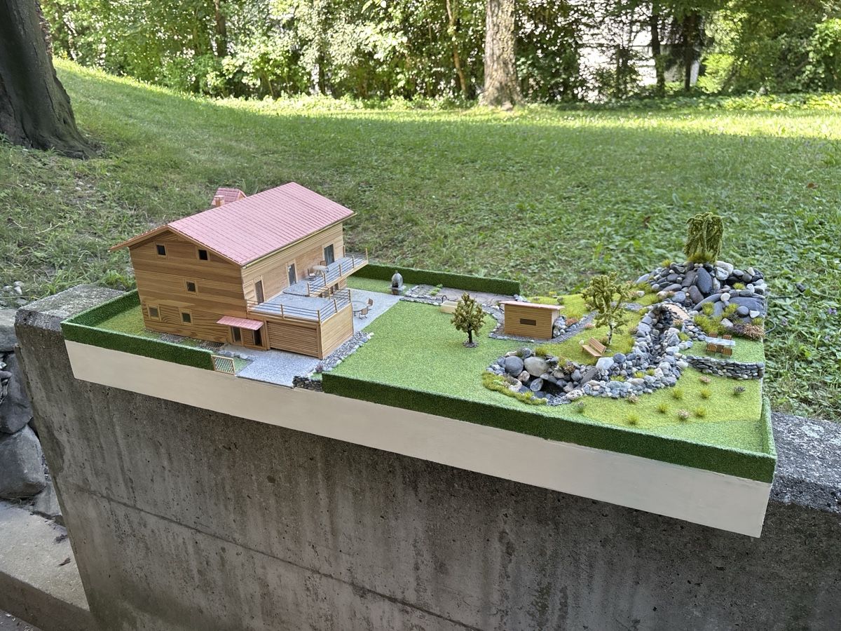 Kit di modellismo & Modellini statici: Modellhaus mit Garten und Bach – Usato da Chur venduto da Kliiholz
