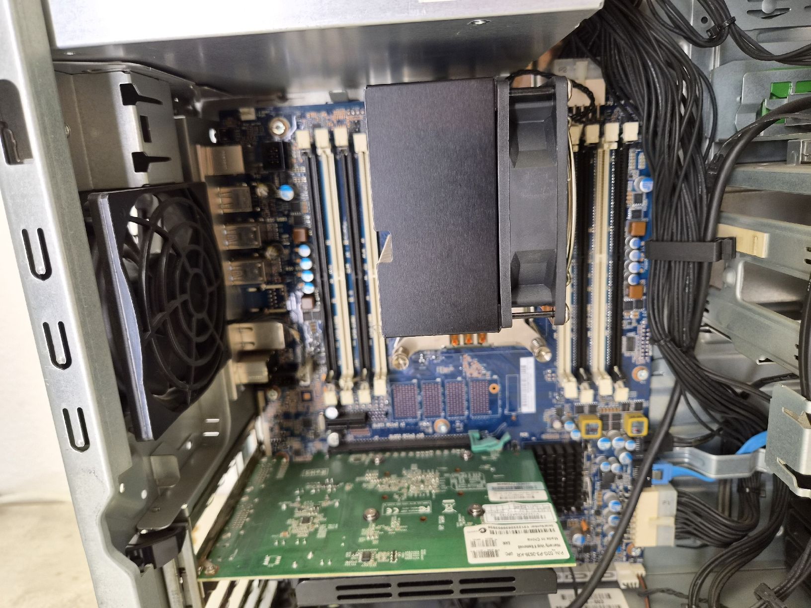 Hewlett Packard PCs: HP Z440 Workstation, Intel Xeon E5-1650 v3 CPU.  – Gebraucht aus SCHAFFHAUSEN von Atami99 2