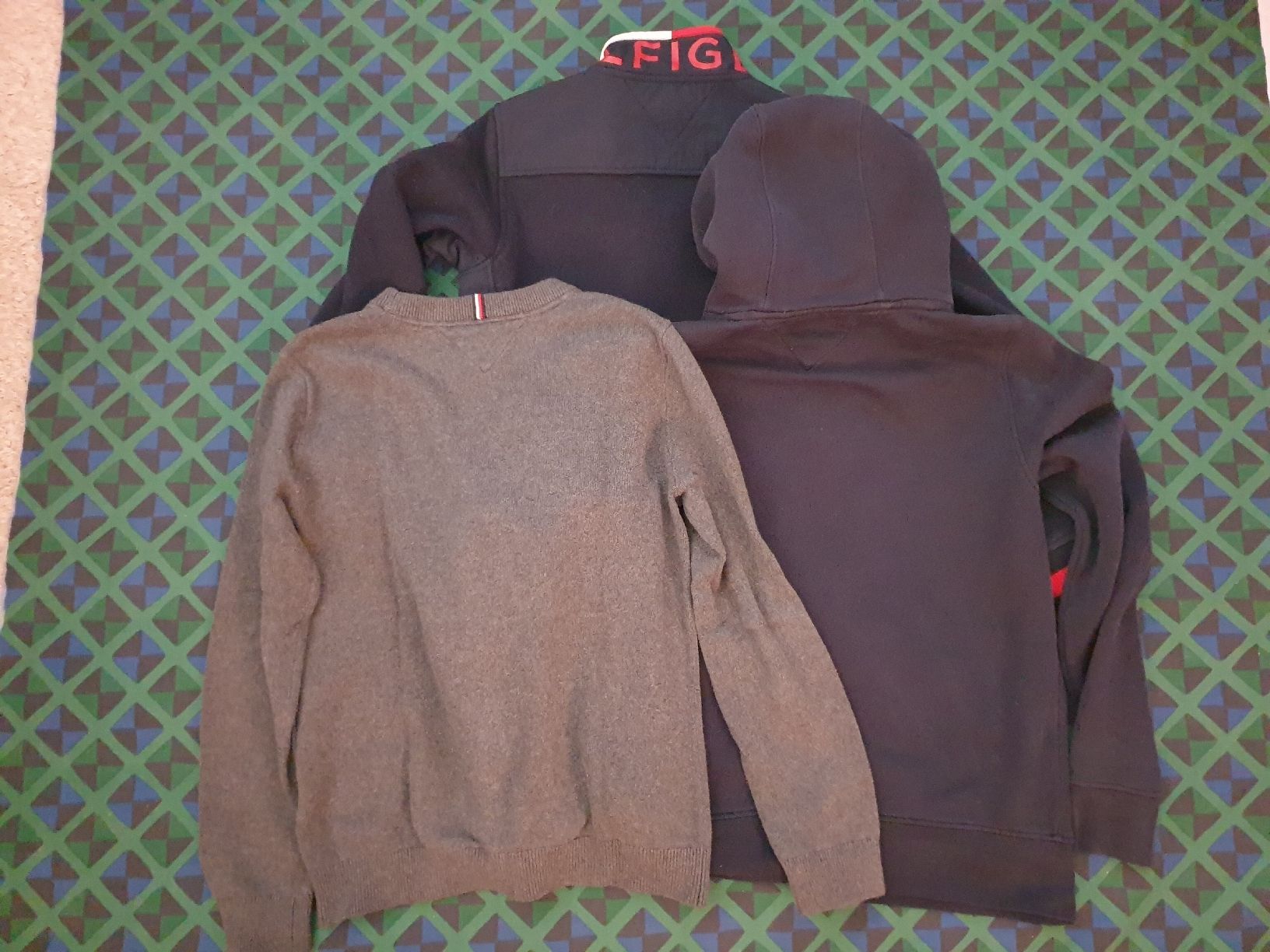 Tommy Hilfiger Lotti & Set di vestiti: 3 Tommy Hilfiger 2xPullover und Jacke Set Gr12 – Usato da Zürich venduto da yoarg 6