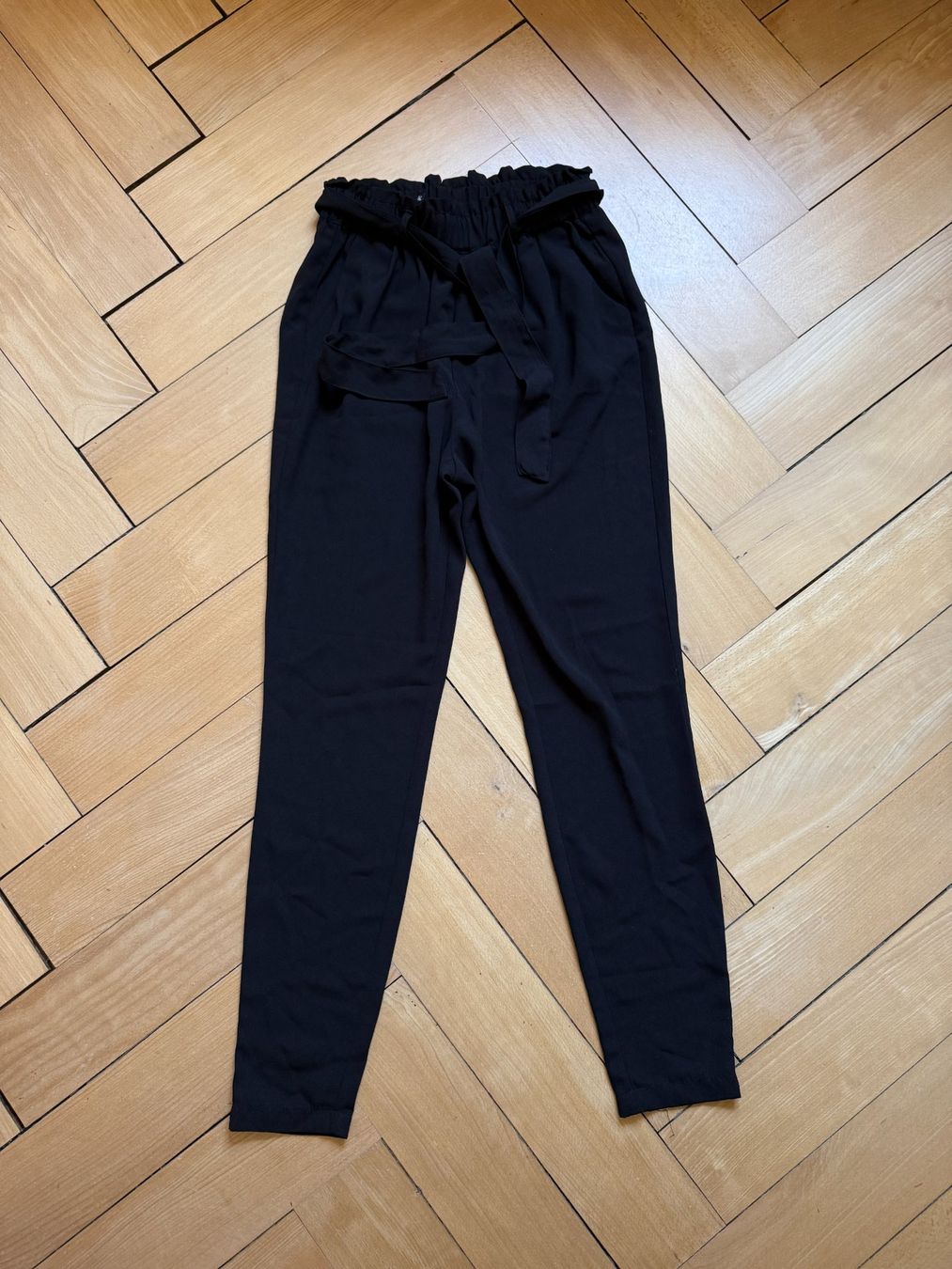 Pantaloni: BIKBOK - Hose schwarz luftig XS – Usato da Zürich venduto da Diazaio