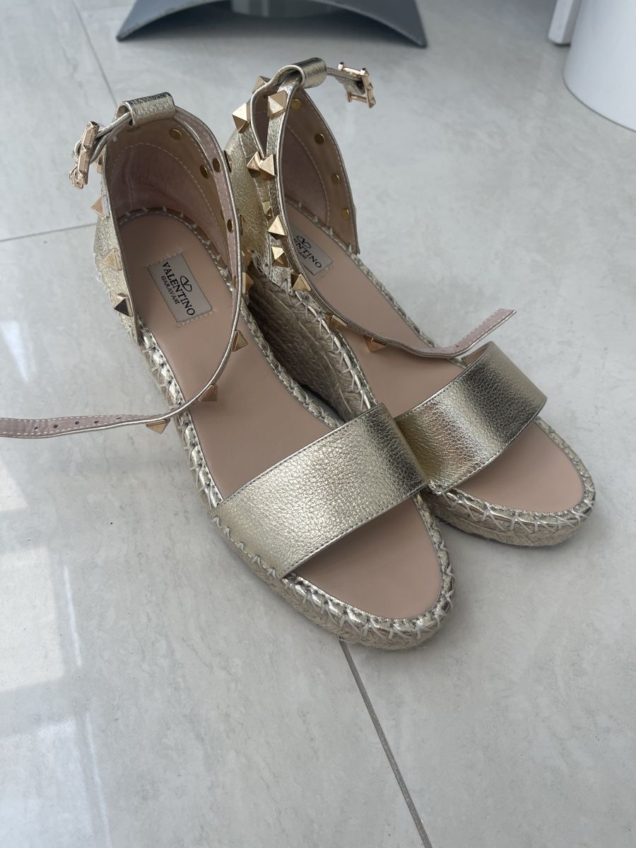 Valentino Chaussures femmes: VALENTINO GARAVANI Wedges ROCKSTUD – Neuf (Voir description) à Weisslingen par Spiegelbild0