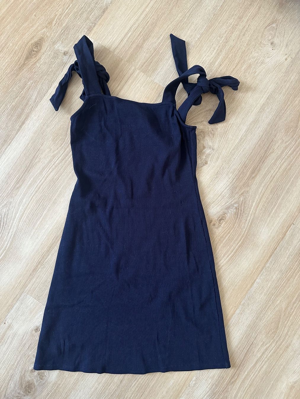 Sezane Vestiti: Kleid mit Schleifen von Sézane – Usato da Einsiedeln venduto da bet_6nlq