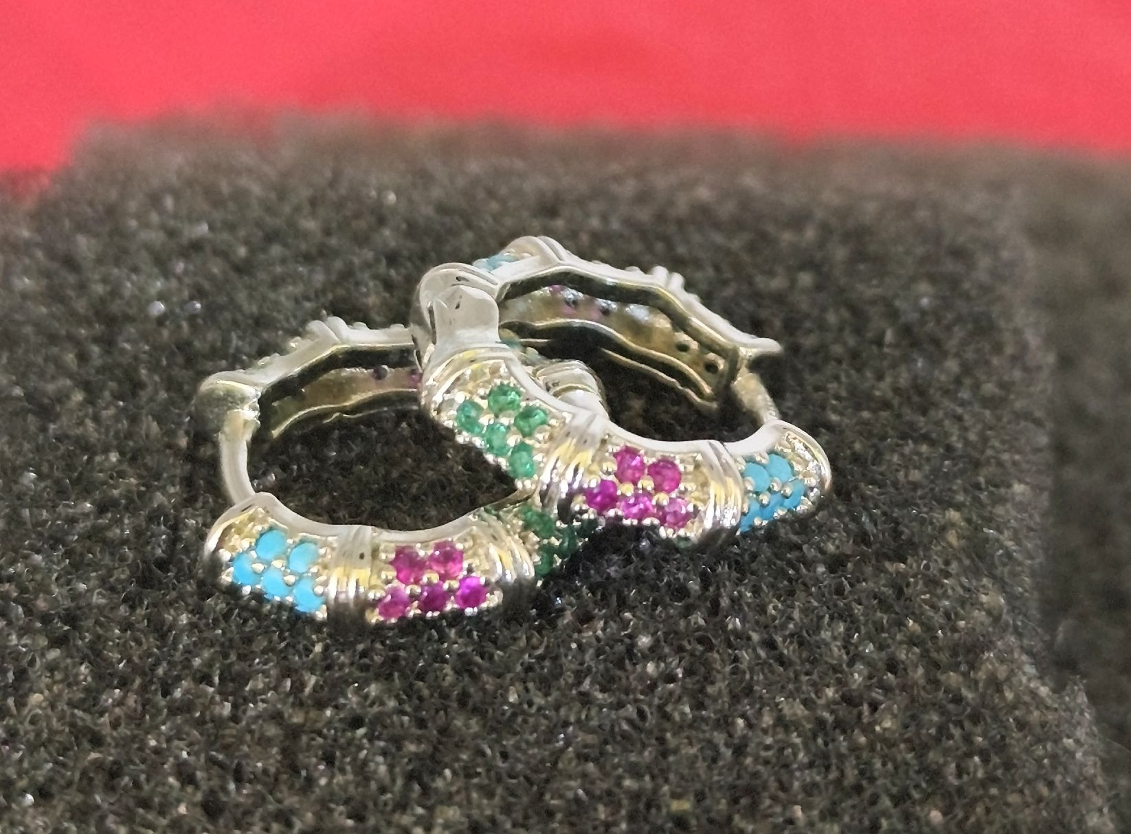 Boucles d'oreille: Silbercreolen mit farbigen Zirkonia  – D'occasion à Hitzkirch par Lachrima63 1