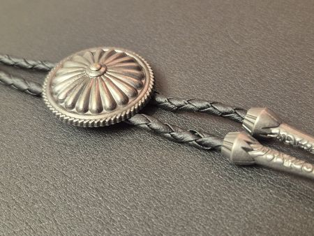 36) Bolo-Tie Westernkrawatte Concho Runde Silber