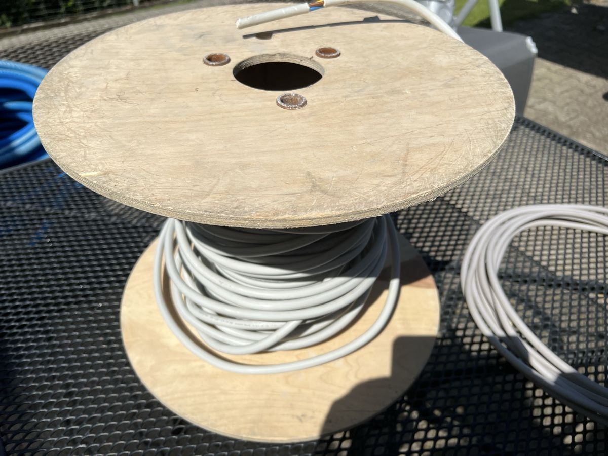 Fiches d'alim.: Elektroartikel Elektobedarf Installation Handwerker – Neuf (Voir description) à Halden par Satellite 1