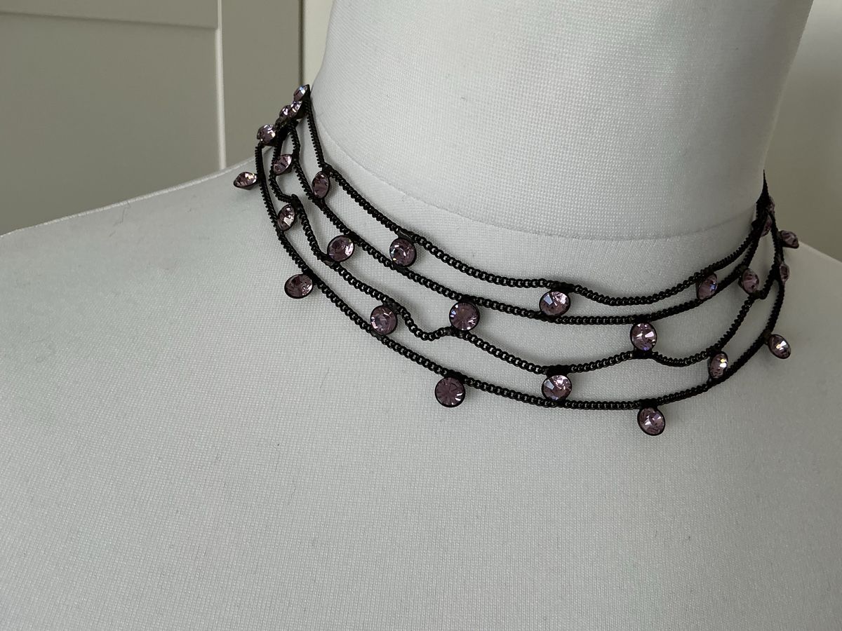 Ketten: Design Komplott Halskette mit Glassteinen rosa – Gebraucht aus Muttenz von Benet01