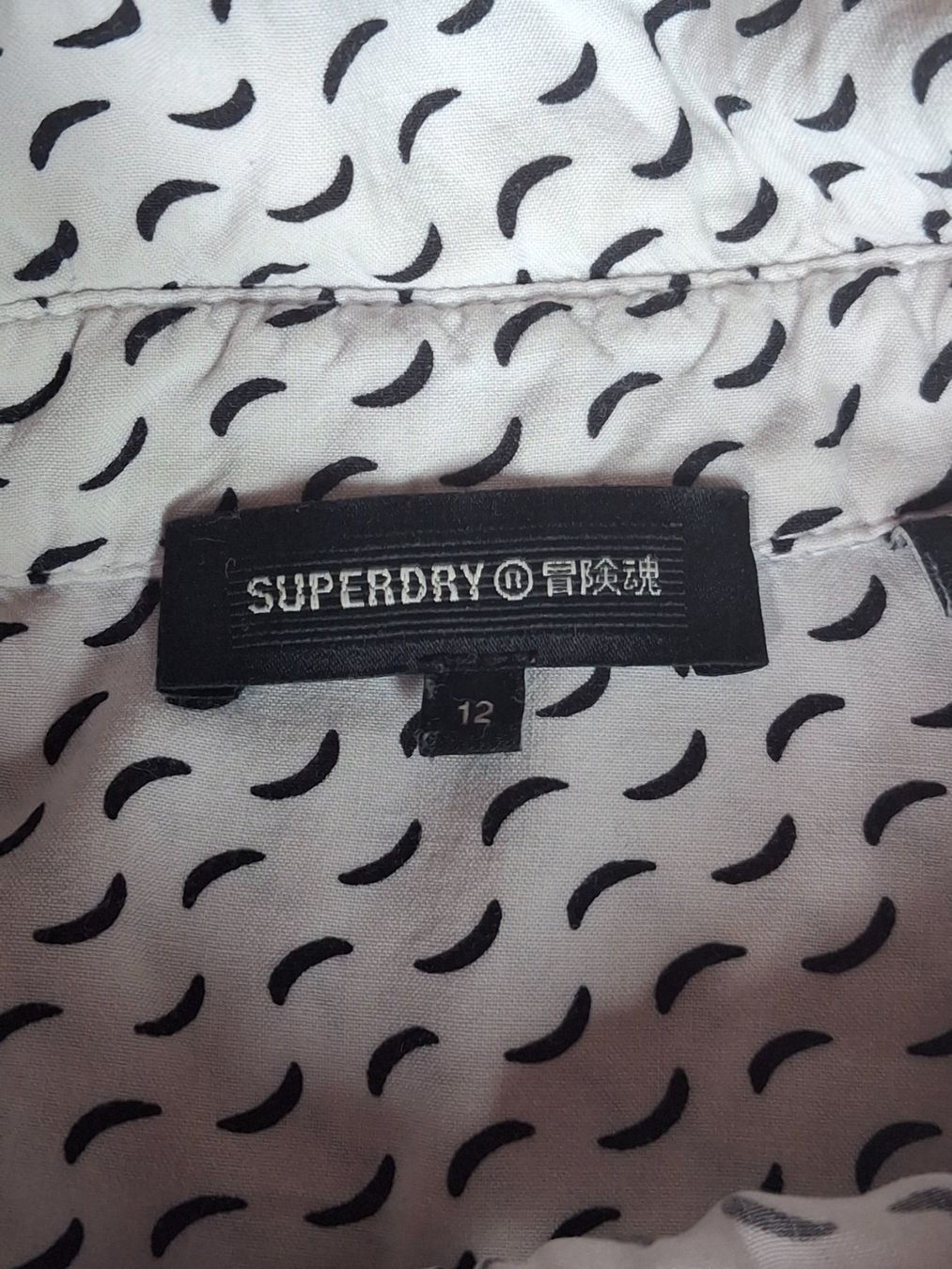 Superdry Top: Chemise manches courtes taille M marque Superdry – Usato da Villiers venduto da san_jn5w 4