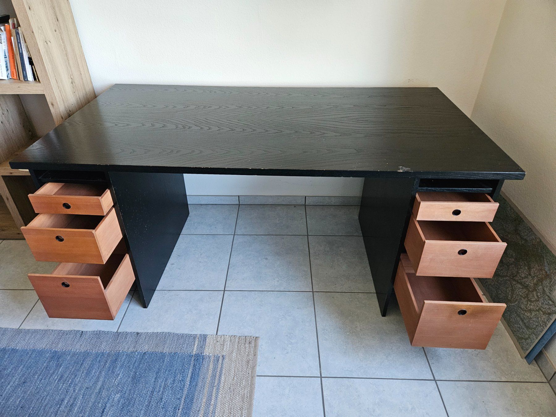 Schreibtische: Eleganter designed Schreibtisch – Gebraucht aus Olten von p_s_d75c