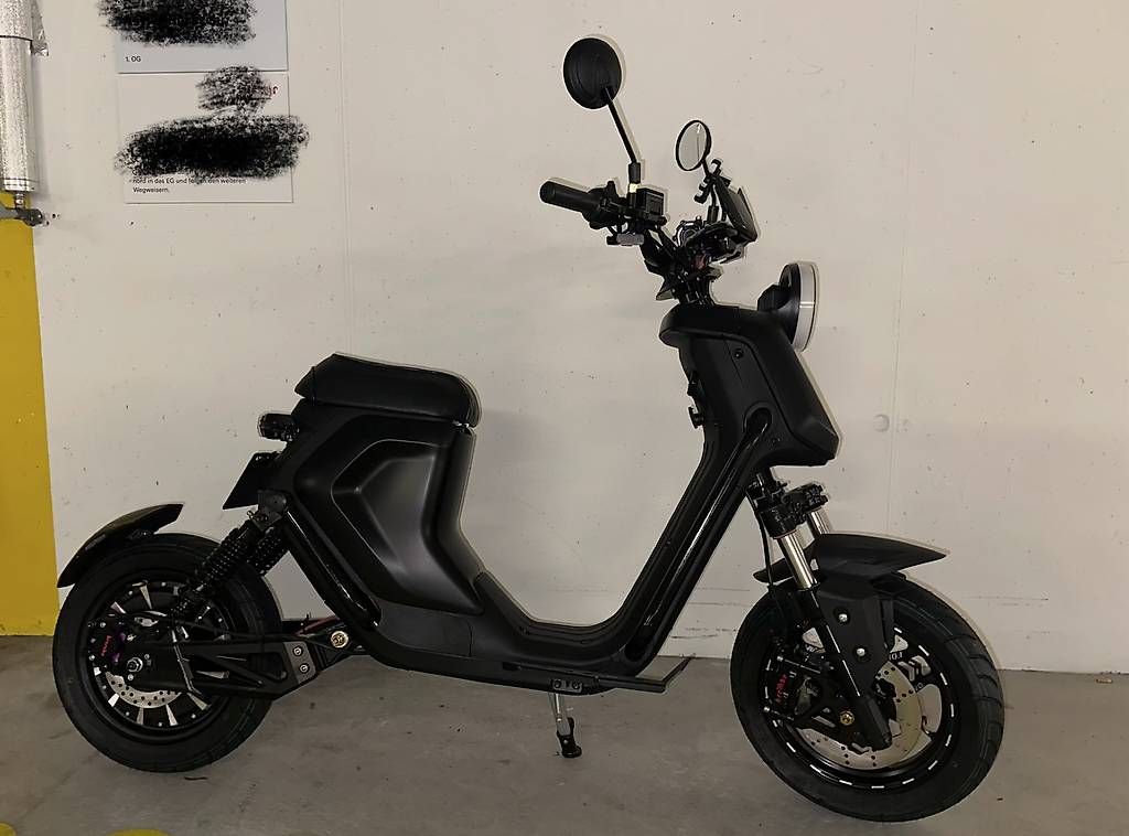 Veicoli elettrici: Zilla A-BOT E-Roller, praktisch neu, nur 10 km, VB – Usato da Pratteln venduto da ser_5rz6