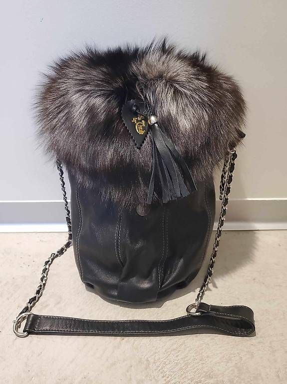 Borse da donna: Sac à main en cuir & fourrure – Usato da Chancy venduto da Sooeg_01 1