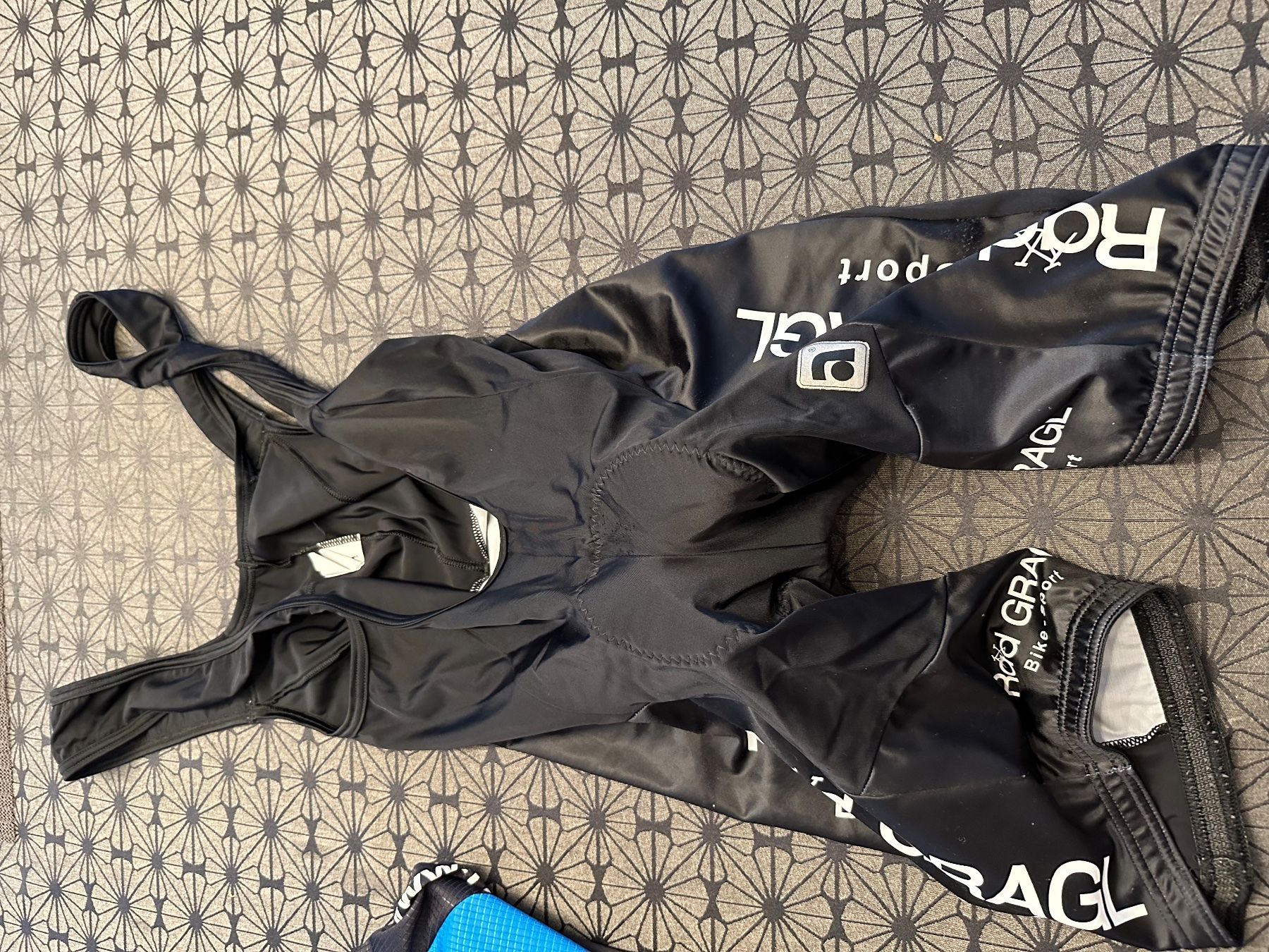 Lotti di vestiti: Radbekleidung Hose mit Träger & Oberteil – Usato da Mauren venduto da SB1606 2
