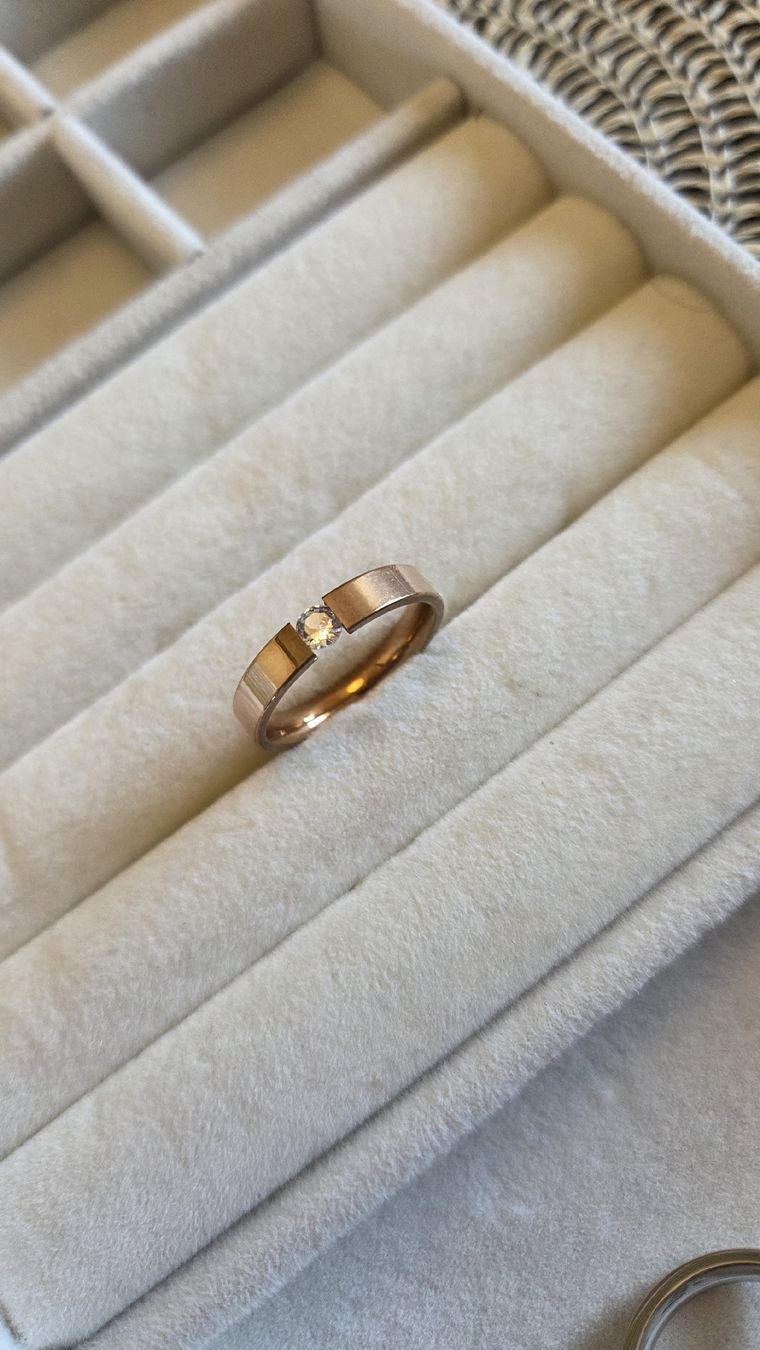 Anelli: Ring Edelsrahl  Grösse 9 mit Stein neu – Nuovo (secondo la descrizione) da Baden venduto da kar_rm7y